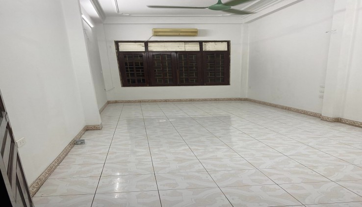 TÔI CẦN CHO THUÊ CẢ TÒA BIỆT THỰ TÂY NAM BÁN ĐẢO LINH ĐÀM, 4 TẦNG, 180M2, 7 PHÒNG, 7 WC, GIÁ 35TR